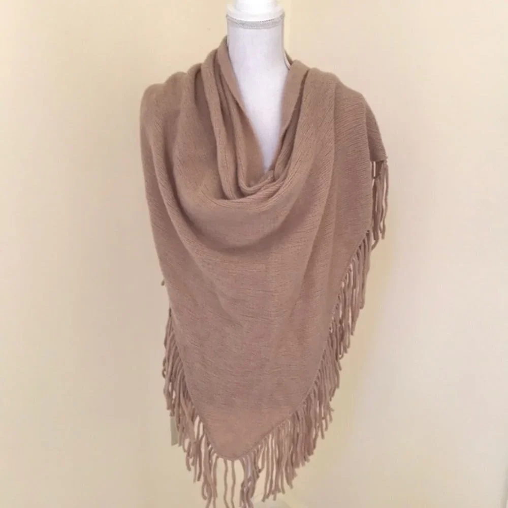 New without tags! VINCE CAMUTO one size blush scarf with Fringes